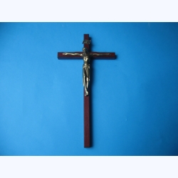 Krzyż drewniany  mahoń na ścianę 24,5 cm